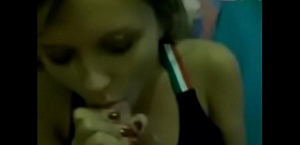  Facial blowjob animadora chupa polla y le llenan la cara de leche